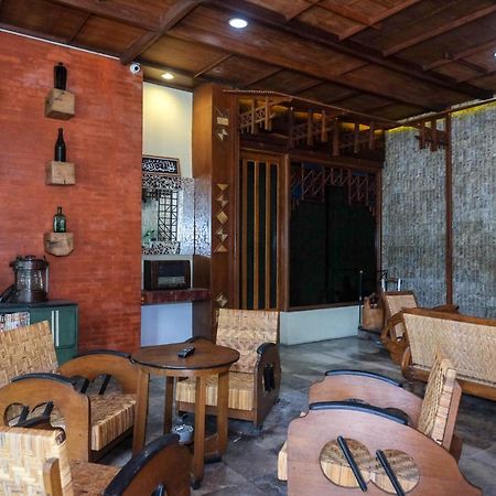 Urbanview Hotel Syariah Wisnugraha By Reddoorz ยอกยาการ์ตา ภายนอก รูปภาพ