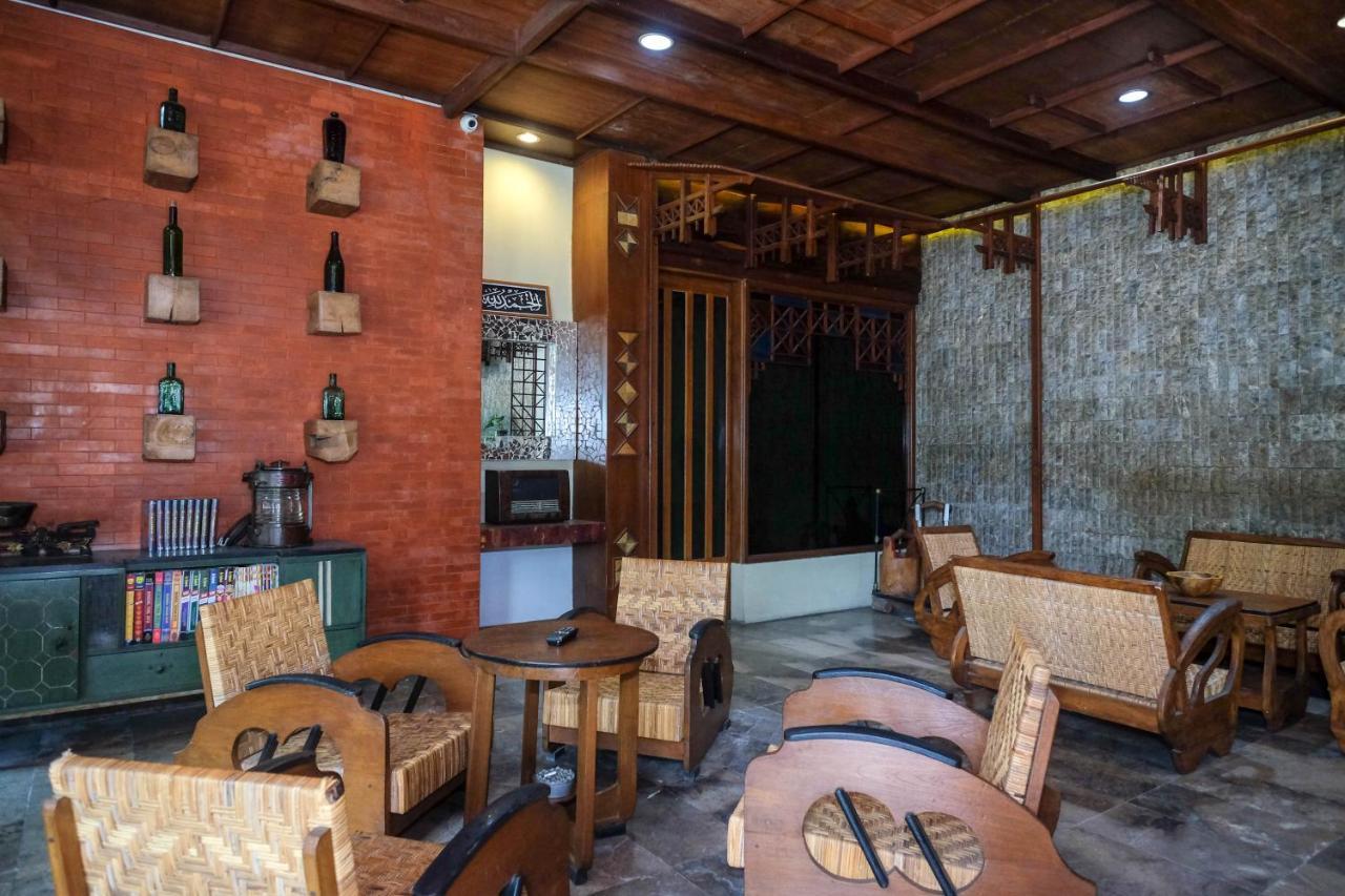Urbanview Hotel Syariah Wisnugraha By Reddoorz ยอกยาการ์ตา ภายนอก รูปภาพ