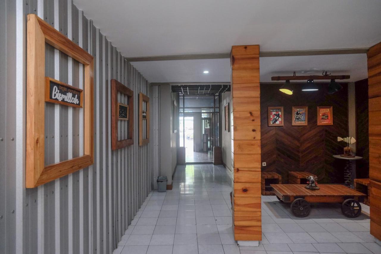 Urbanview Hotel Syariah Wisnugraha By Reddoorz ยอกยาการ์ตา ภายนอก รูปภาพ