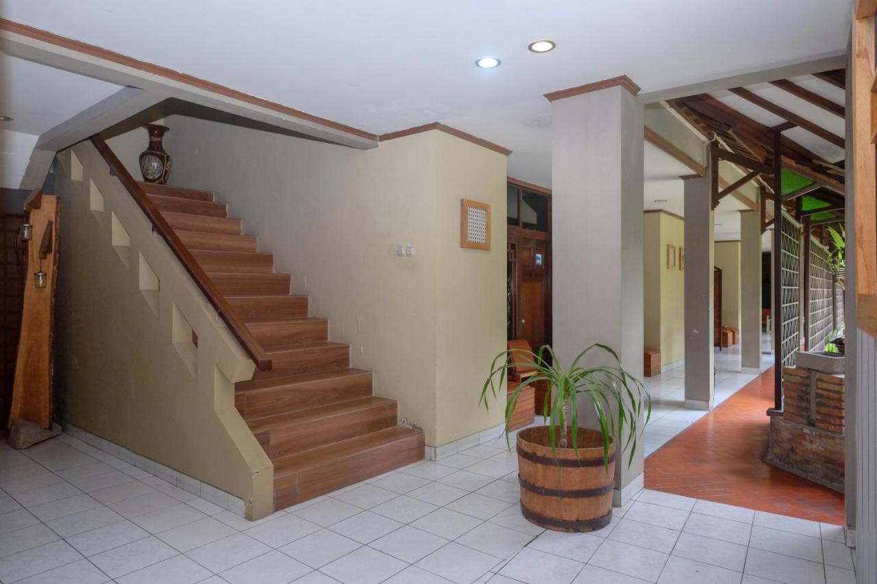 Urbanview Hotel Syariah Wisnugraha By Reddoorz ยอกยาการ์ตา ภายนอก รูปภาพ