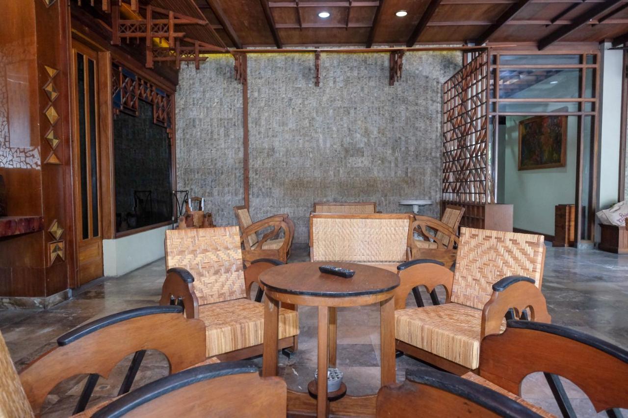 Urbanview Hotel Syariah Wisnugraha By Reddoorz ยอกยาการ์ตา ภายนอก รูปภาพ