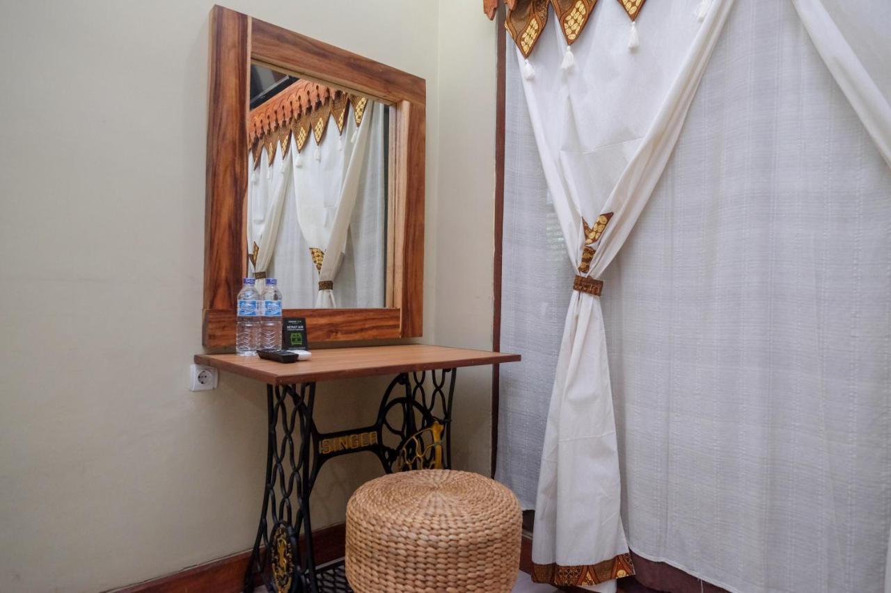 Urbanview Hotel Syariah Wisnugraha By Reddoorz ยอกยาการ์ตา ภายนอก รูปภาพ
